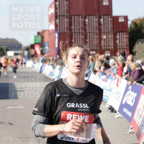 03.10.2025 - Köhlbrandbrückenlauf Jannik Wohlers http://msf.ph/oto/9069709 03.10.2025 13:14:00 Ziel 4188, 4306, 4522, 4612, 4642, 4868, 5078, 5640, 5700, 5727, 6125, 6227, 6228, 6318, 6487, 6488, 6604, 6766 meine-sportfotos.de