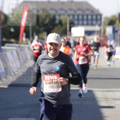 03.10.2025 - Köhlbrandbrückenlauf Jannik Wohlers http://msf.ph/oto/9069716 03.10.2025 13:14:03 Ziel 4188, 4306, 4313, 4612, 4785, 4868, 5078, 5700, 5727, 6125, 6227, 6318, 6766 meine-sportfotos.de