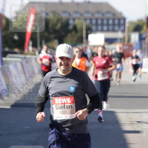 03.10.2025 - Köhlbrandbrückenlauf Jannik Wohlers http://msf.ph/oto/9069719 03.10.2025 13:14:03 Ziel 4188, 4306, 4313, 4612, 4785, 4868, 5078, 5700, 5727, 6125, 6227, 6318, 6766 meine-sportfotos.de