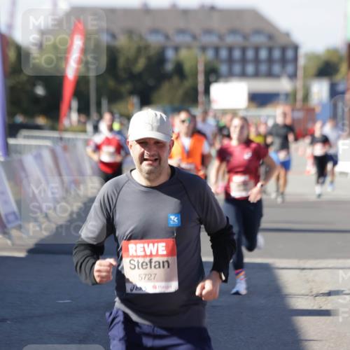 03.10.2025 - Köhlbrandbrückenlauf Jannik Wohlers http://msf.ph/oto/9069727 03.10.2025 13:14:03 Ziel 4188, 4306, 4313, 4612, 4785, 4868, 5078, 5700, 5727, 6125, 6227, 6318, 6766 meine-sportfotos.de