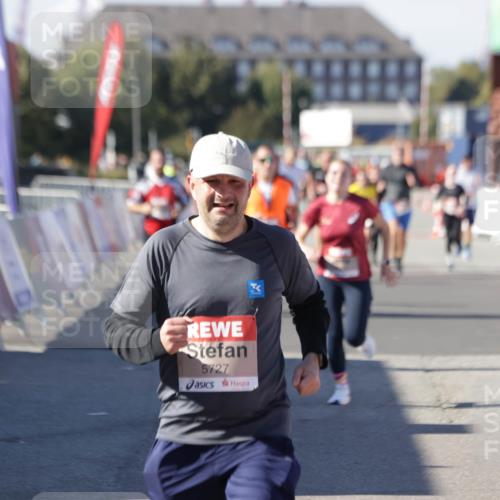 03.10.2025 - Köhlbrandbrückenlauf Jannik Wohlers http://msf.ph/oto/9069731 03.10.2025 13:14:03 Ziel 4188, 4306, 4313, 4612, 4785, 4868, 5078, 5700, 5727, 6125, 6227, 6318, 6766 meine-sportfotos.de