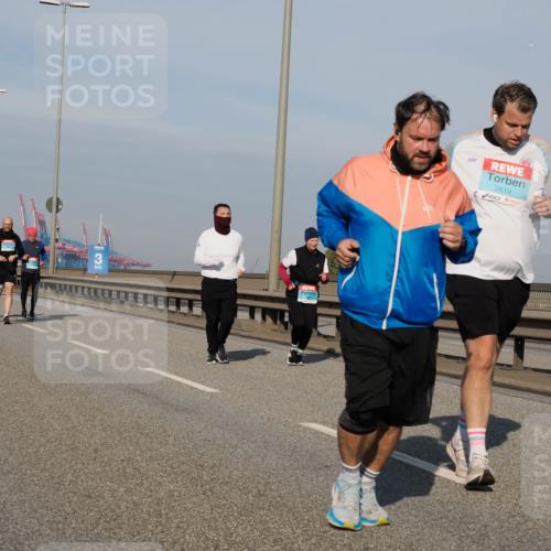 03.10.2025 - Köhlbrandbrückenlauf Fabian Wolf http://msf.ph/oto/9069734 03.10.2025 10:12:02 Position 3 2619 meine-sportfotos.de