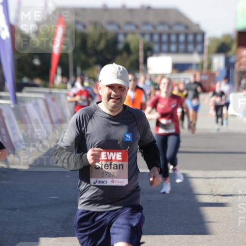 03.10.2025 - Köhlbrandbrückenlauf Jannik Wohlers http://msf.ph/oto/9069737 03.10.2025 13:14:03 Ziel 4188, 4306, 4313, 4612, 4785, 4868, 5078, 5700, 5727, 6125, 6227, 6318, 6766 meine-sportfotos.de