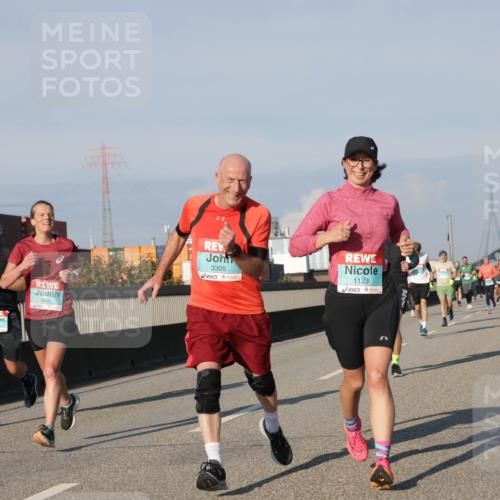 03.10.2025 - Köhlbrandbrückenlauf Jannik Wohlers http://msf.ph/oto/9069744 03.10.2025 09:48:38 Position 3 2998, 3305, 1123 meine-sportfotos.de