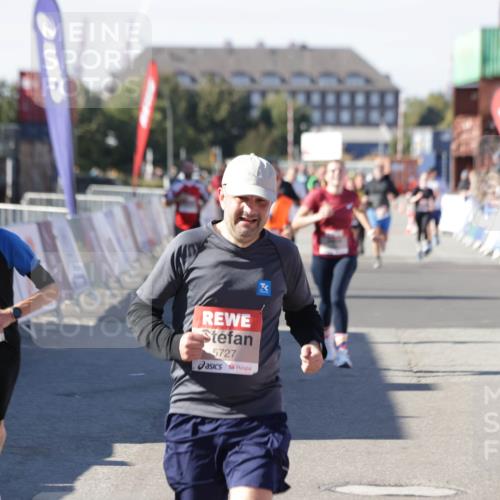 03.10.2025 - Köhlbrandbrückenlauf Jannik Wohlers http://msf.ph/oto/9069745 03.10.2025 13:14:03 Ziel 4188, 4306, 4313, 4612, 4785, 4868, 5078, 5700, 5727, 6125, 6227, 6318, 6766 meine-sportfotos.de