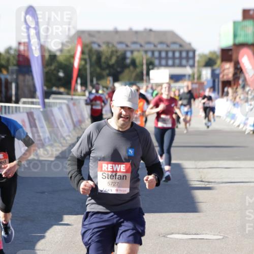 03.10.2025 - Köhlbrandbrückenlauf Jannik Wohlers http://msf.ph/oto/9069750 03.10.2025 13:14:03 Ziel 4188, 4306, 4313, 4612, 4785, 4868, 5078, 5700, 5727, 6125, 6227, 6318, 6766 meine-sportfotos.de