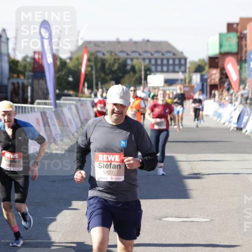 03.10.2025 - Köhlbrandbrückenlauf Jannik Wohlers http://msf.ph/oto/9069752 03.10.2025 13:14:04 Ziel 4188, 4306, 4313, 4612, 4785, 4868, 5700, 5727, 6318, 6766 meine-sportfotos.de