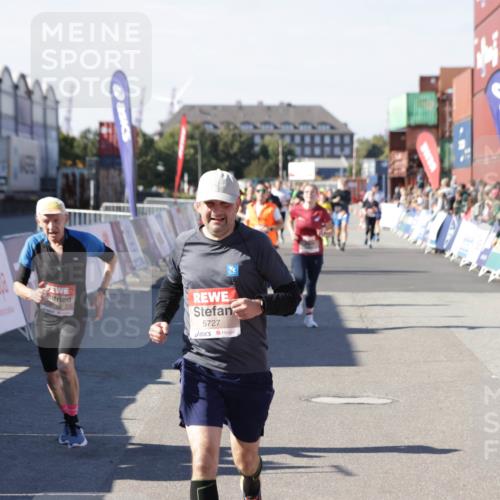 03.10.2025 - Köhlbrandbrückenlauf Jannik Wohlers http://msf.ph/oto/9069757 03.10.2025 13:14:04 Ziel 4188, 4306, 4313, 4612, 4785, 4868, 5700, 5727, 6318, 6766 meine-sportfotos.de