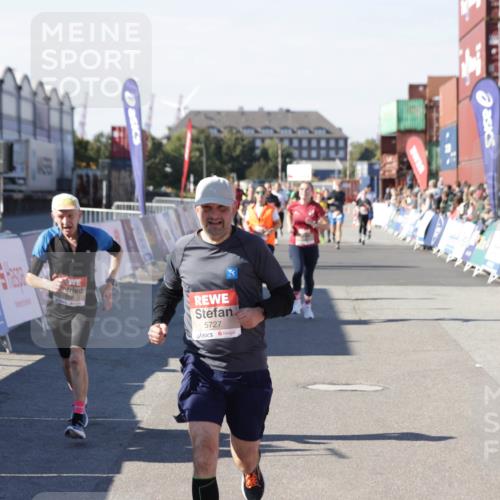 03.10.2025 - Köhlbrandbrückenlauf Jannik Wohlers http://msf.ph/oto/9069762 03.10.2025 13:14:04 Ziel 4188, 4306, 4313, 4612, 4785, 4868, 5700, 5727, 6318, 6766 meine-sportfotos.de