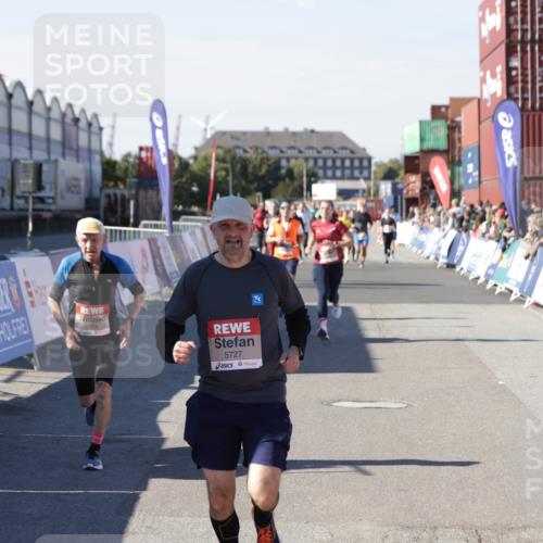 03.10.2025 - Köhlbrandbrückenlauf Jannik Wohlers http://msf.ph/oto/9069771 03.10.2025 13:14:04 Ziel 4188, 4306, 4313, 4612, 4785, 4868, 5700, 5727, 6318, 6766 meine-sportfotos.de