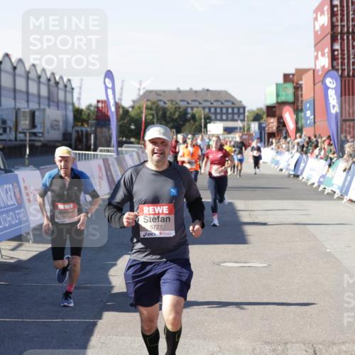 03.10.2025 - Köhlbrandbrückenlauf Jannik Wohlers http://msf.ph/oto/9069775 03.10.2025 13:14:04 Ziel 4188, 4306, 4313, 4612, 4785, 4868, 5700, 5727, 6318, 6766 meine-sportfotos.de