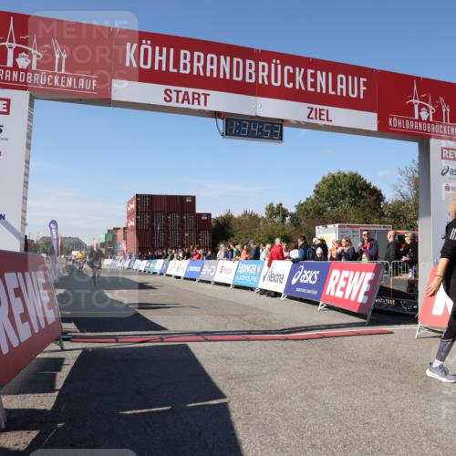 03.10.2025 - Köhlbrandbrückenlauf Lena Gebhardt http://msf.ph/oto/9069776 03.10.2025 13:34:54 Ziel 4112, 4498, 4767, 5227, 6196, 6357, 6434 meine-sportfotos.de