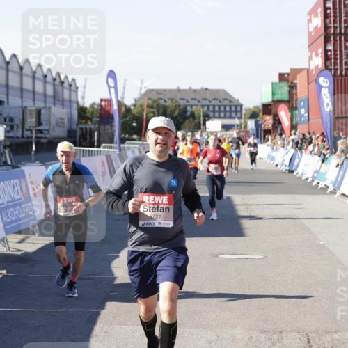 03.10.2025 - Köhlbrandbrückenlauf Jannik Wohlers http://msf.ph/oto/9069777 03.10.2025 13:14:04 Ziel 4188, 4306, 4313, 4612, 4785, 4868, 5700, 5727, 6318, 6766 meine-sportfotos.de