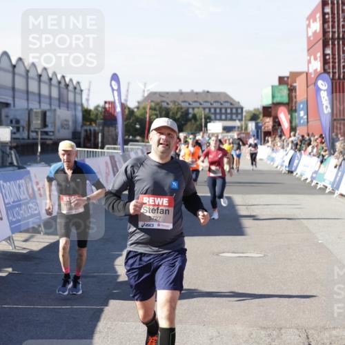 03.10.2025 - Köhlbrandbrückenlauf Jannik Wohlers http://msf.ph/oto/9069781 03.10.2025 13:14:04 Ziel 4188, 4306, 4313, 4612, 4785, 4868, 5700, 5727, 6318, 6766 meine-sportfotos.de