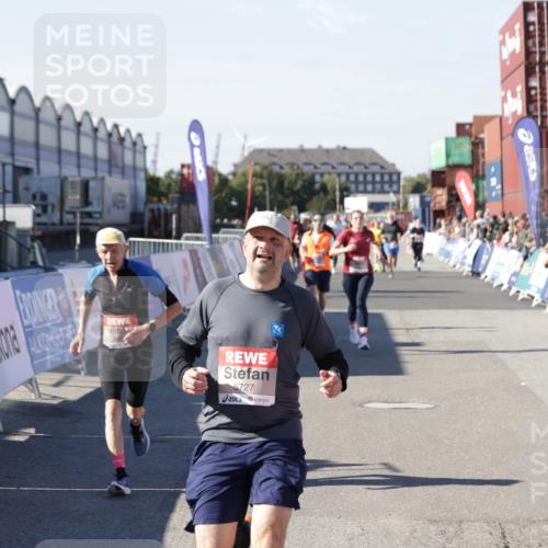 03.10.2025 - Köhlbrandbrückenlauf Jannik Wohlers http://msf.ph/oto/9069787 03.10.2025 13:14:04 Ziel 4188, 4306, 4313, 4612, 4785, 4868, 5700, 5727, 6318, 6766 meine-sportfotos.de
