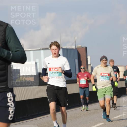 03.10.2025 - Köhlbrandbrückenlauf Jannik Wohlers http://msf.ph/oto/9069790 03.10.2025 09:48:40 Position 3 30, 3111, 1776 meine-sportfotos.de