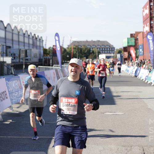 03.10.2025 - Köhlbrandbrückenlauf Jannik Wohlers http://msf.ph/oto/9069791 03.10.2025 13:14:04 Ziel 4188, 4306, 4313, 4612, 4785, 4868, 5700, 5727, 6318, 6766 meine-sportfotos.de