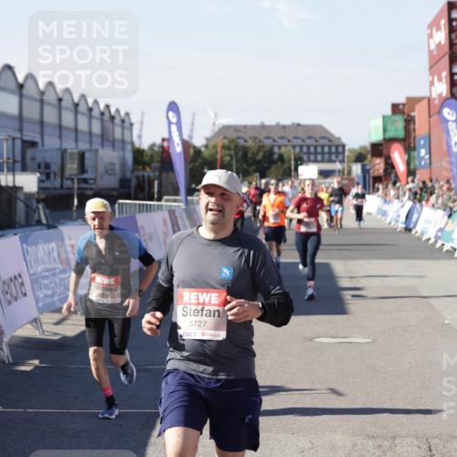 03.10.2025 - Köhlbrandbrückenlauf Jannik Wohlers http://msf.ph/oto/9069794 03.10.2025 13:14:04 Ziel 4188, 4306, 4313, 4612, 4785, 4868, 5700, 5727, 6318, 6766 meine-sportfotos.de