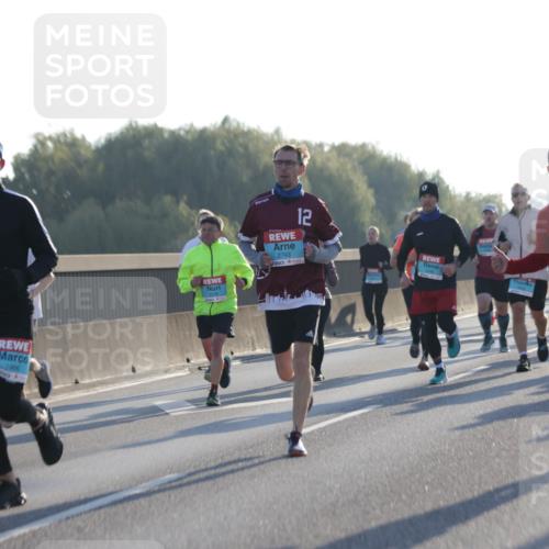 03.10.2025 - Köhlbrandbrückenlauf Jannik Wohlers http://msf.ph/oto/9069798 03.10.2025 09:17:15 Position 3 1966, 12, 2743, 1038 meine-sportfotos.de