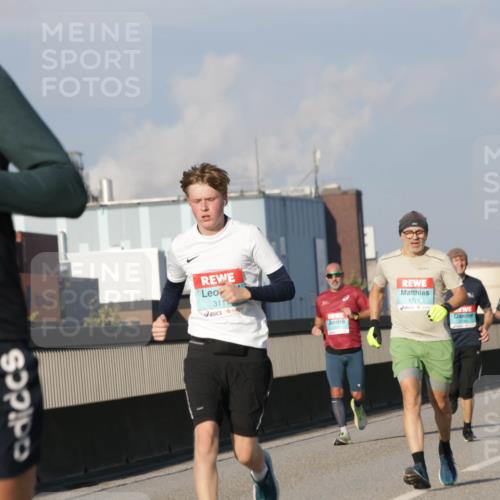 03.10.2025 - Köhlbrandbrückenlauf Jannik Wohlers http://msf.ph/oto/9069806 03.10.2025 09:48:40 Position 3 311, 1776 meine-sportfotos.de