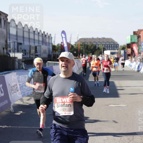 03.10.2025 - Köhlbrandbrückenlauf Jannik Wohlers http://msf.ph/oto/9069809 03.10.2025 13:14:04 Ziel 4188, 4306, 4313, 4612, 4785, 4868, 5700, 5727, 6318, 6766 meine-sportfotos.de