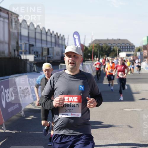 03.10.2025 - Köhlbrandbrückenlauf Jannik Wohlers http://msf.ph/oto/9069817 03.10.2025 13:14:05 Ziel 4188, 4306, 4313, 4612, 4785, 4868, 5700, 5727, 6318, 6766 meine-sportfotos.de