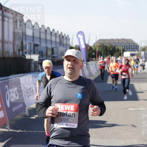 03.10.2025 - Köhlbrandbrückenlauf Jannik Wohlers http://msf.ph/oto/9069826 03.10.2025 13:14:05 Ziel 4188, 4306, 4313, 4612, 4785, 4868, 5700, 5727, 6318, 6766 meine-sportfotos.de