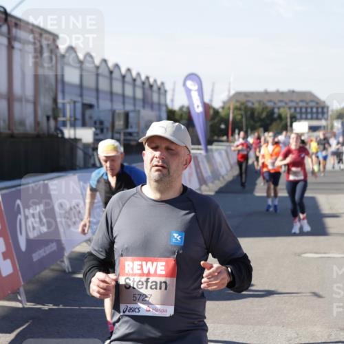 03.10.2025 - Köhlbrandbrückenlauf Jannik Wohlers http://msf.ph/oto/9069830 03.10.2025 13:14:05 Ziel 4188, 4306, 4313, 4612, 4785, 4868, 5700, 5727, 6318, 6766 meine-sportfotos.de