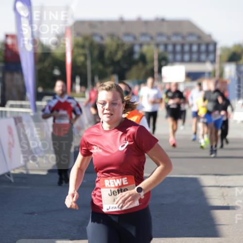 03.10.2025 - Köhlbrandbrückenlauf Jannik Wohlers http://msf.ph/oto/9069846 03.10.2025 13:14:07 Ziel 4313, 4728, 4785, 4809, 4868, 5727, 6318, 6766 meine-sportfotos.de