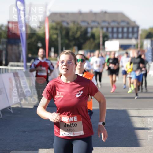 03.10.2025 - Köhlbrandbrückenlauf Jannik Wohlers http://msf.ph/oto/9069855 03.10.2025 13:14:07 Ziel 4313, 4728, 4785, 4809, 4868, 5727, 6318, 6766 meine-sportfotos.de
