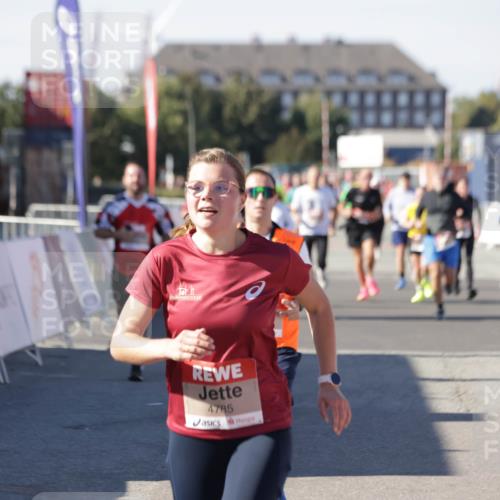 03.10.2025 - Köhlbrandbrückenlauf Jannik Wohlers http://msf.ph/oto/9069859 03.10.2025 13:14:07 Ziel 4313, 4728, 4785, 4809, 4868, 5727, 6318, 6766 meine-sportfotos.de