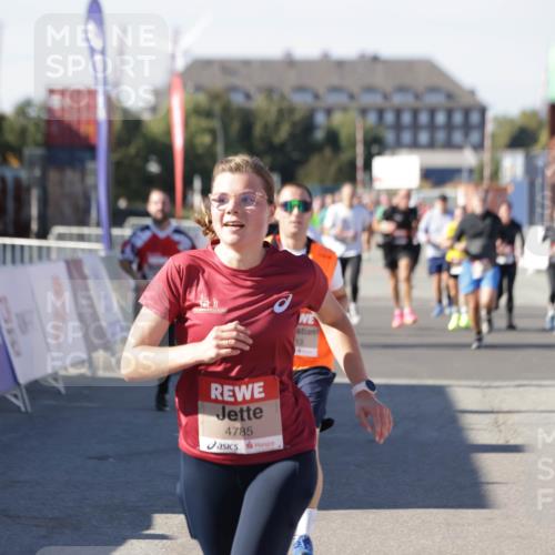 03.10.2025 - Köhlbrandbrückenlauf Jannik Wohlers http://msf.ph/oto/9069862 03.10.2025 13:14:07 Ziel 4313, 4728, 4785, 4809, 4868, 5727, 6318, 6766 meine-sportfotos.de
