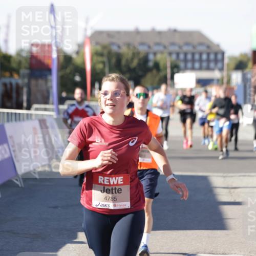 03.10.2025 - Köhlbrandbrückenlauf Jannik Wohlers http://msf.ph/oto/9069868 03.10.2025 13:14:07 Ziel 4313, 4728, 4785, 4809, 4868, 5727, 6318, 6766 meine-sportfotos.de