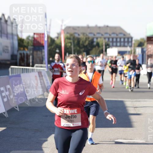 03.10.2025 - Köhlbrandbrückenlauf Jannik Wohlers http://msf.ph/oto/9069874 03.10.2025 13:14:07 Ziel 4313, 4728, 4785, 4809, 4868, 5727, 6318, 6766 meine-sportfotos.de