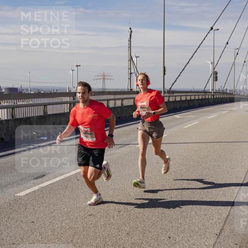 03.10.2025 - Köhlbrandbrückenlauf Michael Burmester http://msf.ph/oto/9069875 03.10.2025 12:31:59 Position 2 5688, 5687 meine-sportfotos.de