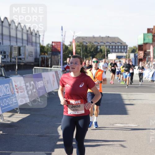 03.10.2025 - Köhlbrandbrückenlauf Jannik Wohlers http://msf.ph/oto/9069877 03.10.2025 13:14:07 Ziel 4313, 4728, 4785, 4809, 4868, 5727, 6318, 6766 meine-sportfotos.de