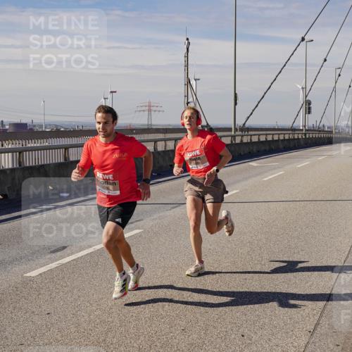 03.10.2025 - Köhlbrandbrückenlauf Michael Burmester http://msf.ph/oto/9069882 03.10.2025 12:31:59 Position 2 5688, 5687 meine-sportfotos.de
