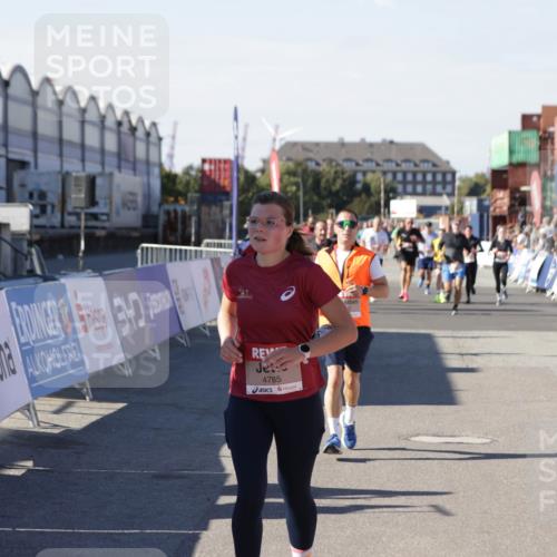 03.10.2025 - Köhlbrandbrückenlauf Jannik Wohlers http://msf.ph/oto/9069883 03.10.2025 13:14:07 Ziel 4313, 4728, 4785, 4809, 4868, 5727, 6318, 6766 meine-sportfotos.de
