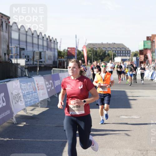 03.10.2025 - Köhlbrandbrückenlauf Jannik Wohlers http://msf.ph/oto/9069896 03.10.2025 13:14:08 Ziel 4313, 4641, 4728, 4785, 4809, 5727, 6318, 6766 meine-sportfotos.de