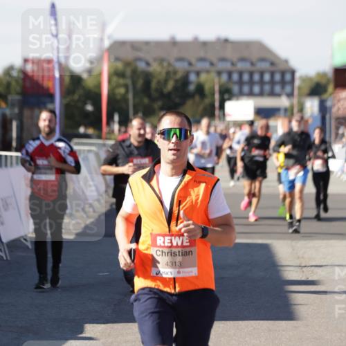 03.10.2025 - Köhlbrandbrückenlauf Jannik Wohlers http://msf.ph/oto/9069909 03.10.2025 13:14:09 Ziel 4313, 4641, 4728, 4785, 4809, 5727, 6318, 6735 meine-sportfotos.de