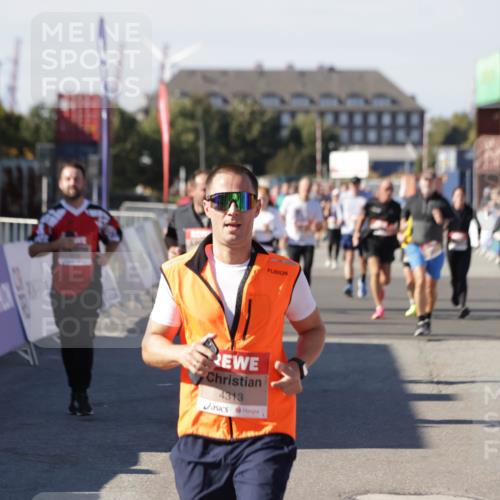 03.10.2025 - Köhlbrandbrückenlauf Jannik Wohlers http://msf.ph/oto/9069930 03.10.2025 13:14:09 Ziel 4313, 4641, 4728, 4785, 4809, 5727, 6318, 6735 meine-sportfotos.de