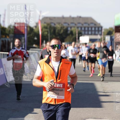 03.10.2025 - Köhlbrandbrückenlauf Jannik Wohlers http://msf.ph/oto/9069931 03.10.2025 13:14:09 Ziel 4313, 4641, 4728, 4785, 4809, 5727, 6318, 6735 meine-sportfotos.de