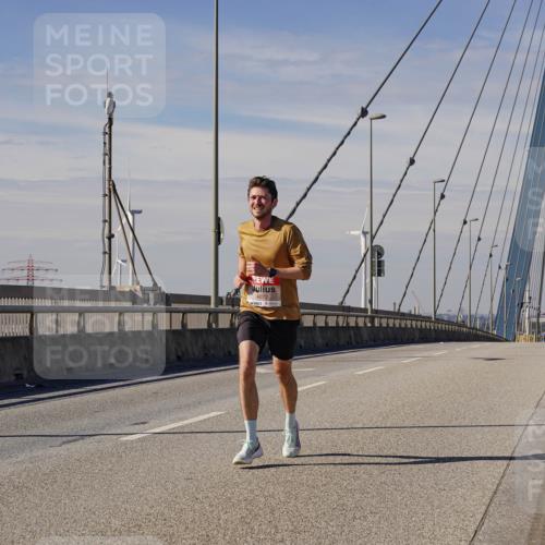 03.10.2025 - Köhlbrandbrückenlauf Michael Burmester http://msf.ph/oto/9069932 03.10.2025 12:32:32 Position 2 4072 meine-sportfotos.de