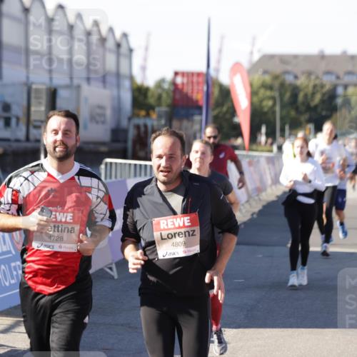 03.10.2025 - Köhlbrandbrückenlauf Jannik Wohlers http://msf.ph/oto/9069937 03.10.2025 13:14:12 Ziel 4313, 4437, 4569, 4641, 4728, 4776, 4785, 4809, 4888, 5727, 6318, 6327, 6418, 6735 meine-sportfotos.de