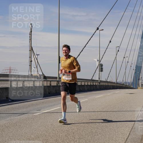 03.10.2025 - Köhlbrandbrückenlauf Michael Burmester http://msf.ph/oto/9069938 03.10.2025 12:32:32 Position 2 4072 meine-sportfotos.de