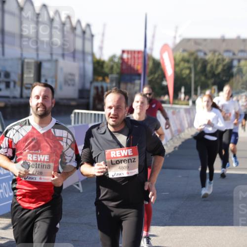 03.10.2025 - Köhlbrandbrückenlauf Jannik Wohlers http://msf.ph/oto/9069940 03.10.2025 13:14:12 Ziel 4313, 4437, 4569, 4641, 4728, 4776, 4785, 4809, 4888, 5727, 6318, 6327, 6418, 6735 meine-sportfotos.de