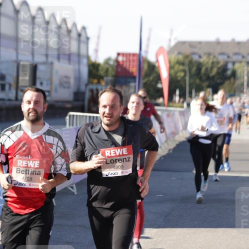 03.10.2025 - Köhlbrandbrückenlauf Jannik Wohlers http://msf.ph/oto/9069943 03.10.2025 13:14:12 Ziel 4313, 4437, 4569, 4641, 4728, 4776, 4785, 4809, 4888, 5727, 6318, 6327, 6418, 6735 meine-sportfotos.de