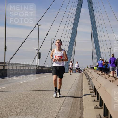 03.10.2025 - Köhlbrandbrückenlauf Michael Burmester http://msf.ph/oto/9069945 03.10.2025 12:32:46 Position 2 6087 meine-sportfotos.de