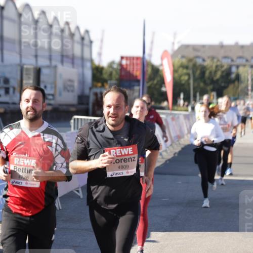 03.10.2025 - Köhlbrandbrückenlauf Jannik Wohlers http://msf.ph/oto/9069948 03.10.2025 13:14:12 Ziel 4313, 4437, 4569, 4641, 4728, 4776, 4785, 4809, 4888, 5727, 6318, 6327, 6418, 6735 meine-sportfotos.de