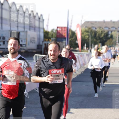 03.10.2025 - Köhlbrandbrückenlauf Jannik Wohlers http://msf.ph/oto/9069951 03.10.2025 13:14:12 Ziel 4313, 4437, 4569, 4641, 4728, 4776, 4785, 4809, 4888, 5727, 6318, 6327, 6418, 6735 meine-sportfotos.de